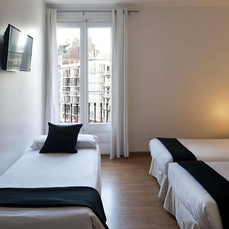 Super Balmes Guest House Barcelona Bagian luar foto