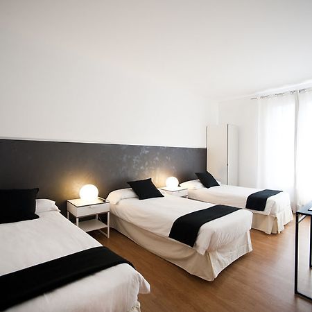 Super Balmes Guest House Barcelona Bagian luar foto
