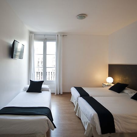Super Balmes Guest House Barcelona Bagian luar foto