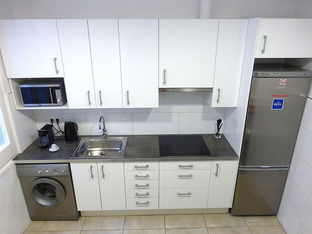 Super Balmes Guest House Barcelona Bagian luar foto