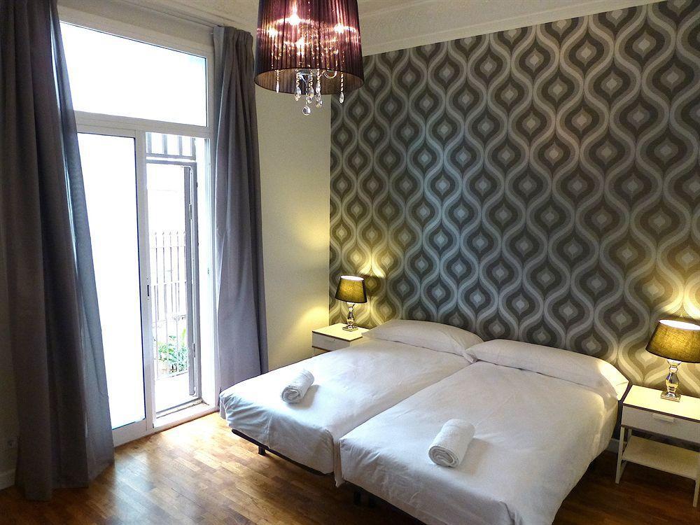 Super Balmes Guest House Barcelona Bagian luar foto