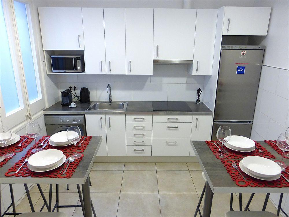 Super Balmes Guest House Barcelona Bagian luar foto