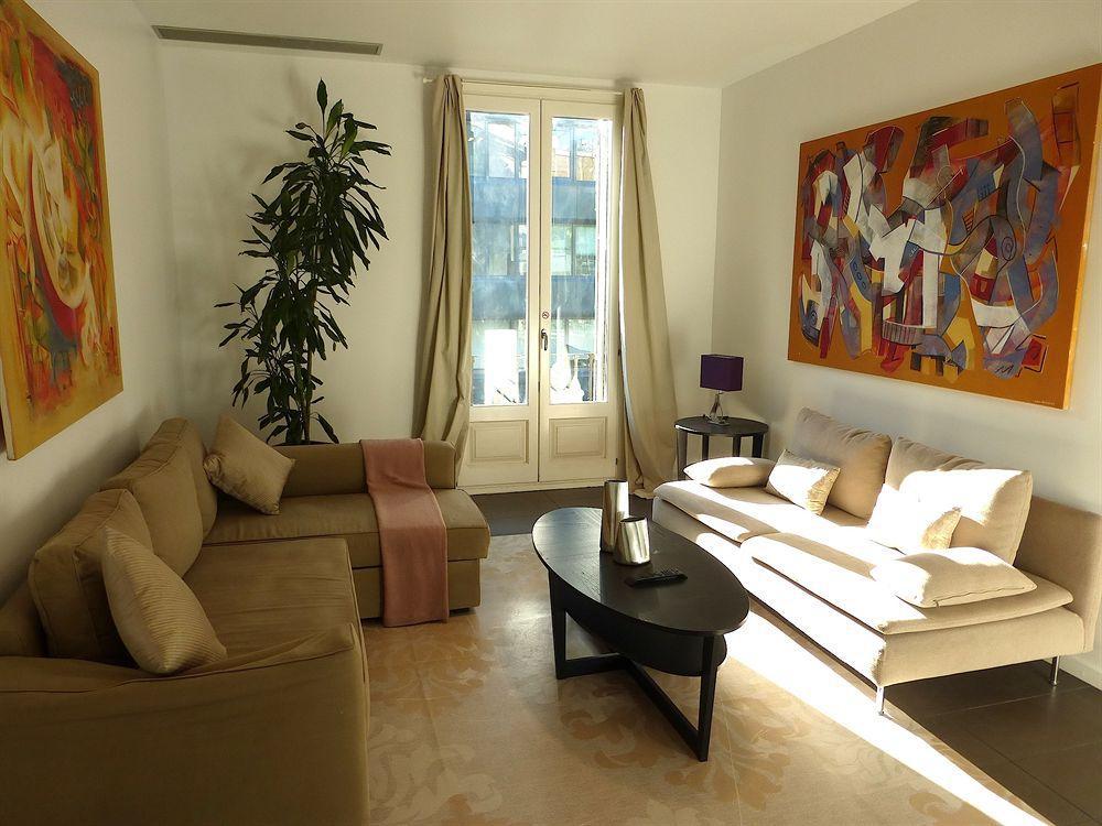 Super Balmes Guest House Barcelona Bagian luar foto