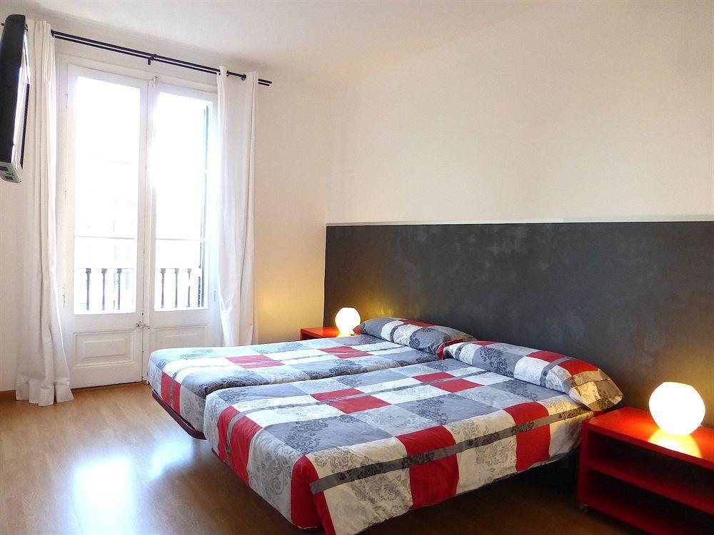 Super Balmes Guest House Barcelona Bagian luar foto