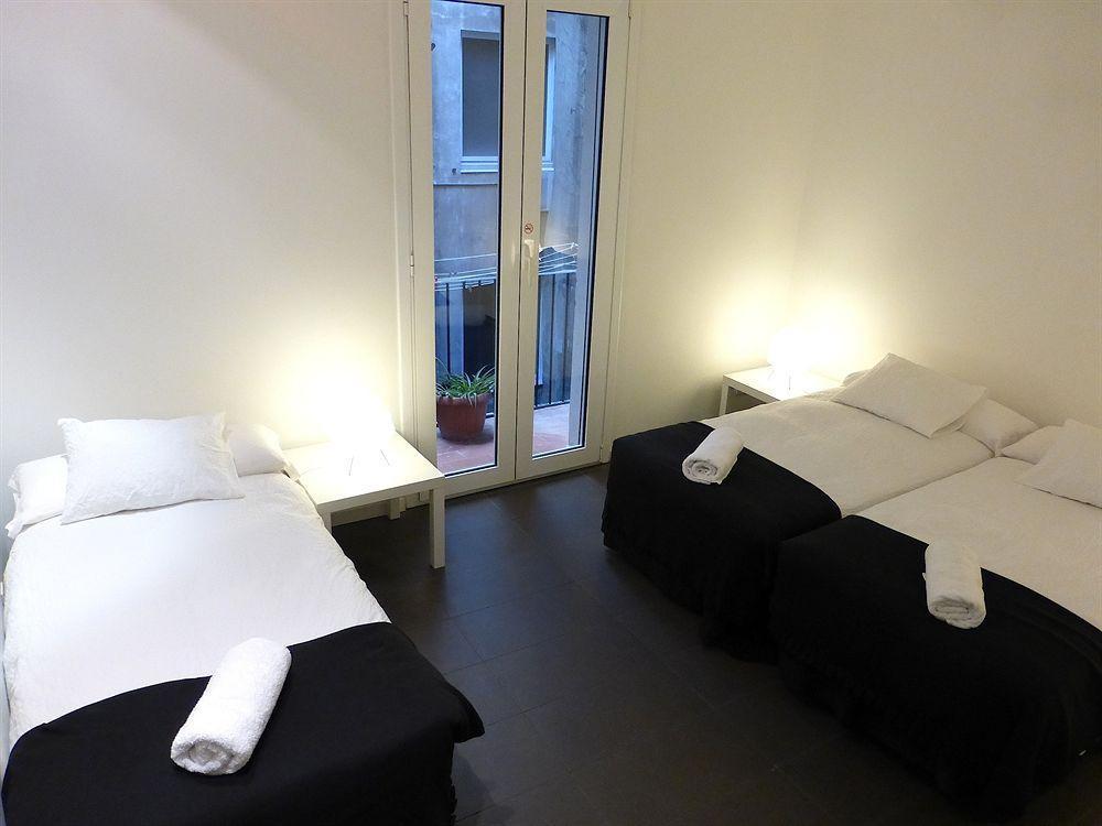 Super Balmes Guest House Barcelona Bagian luar foto