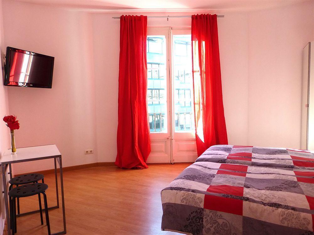 Super Balmes Guest House Barcelona Bagian luar foto