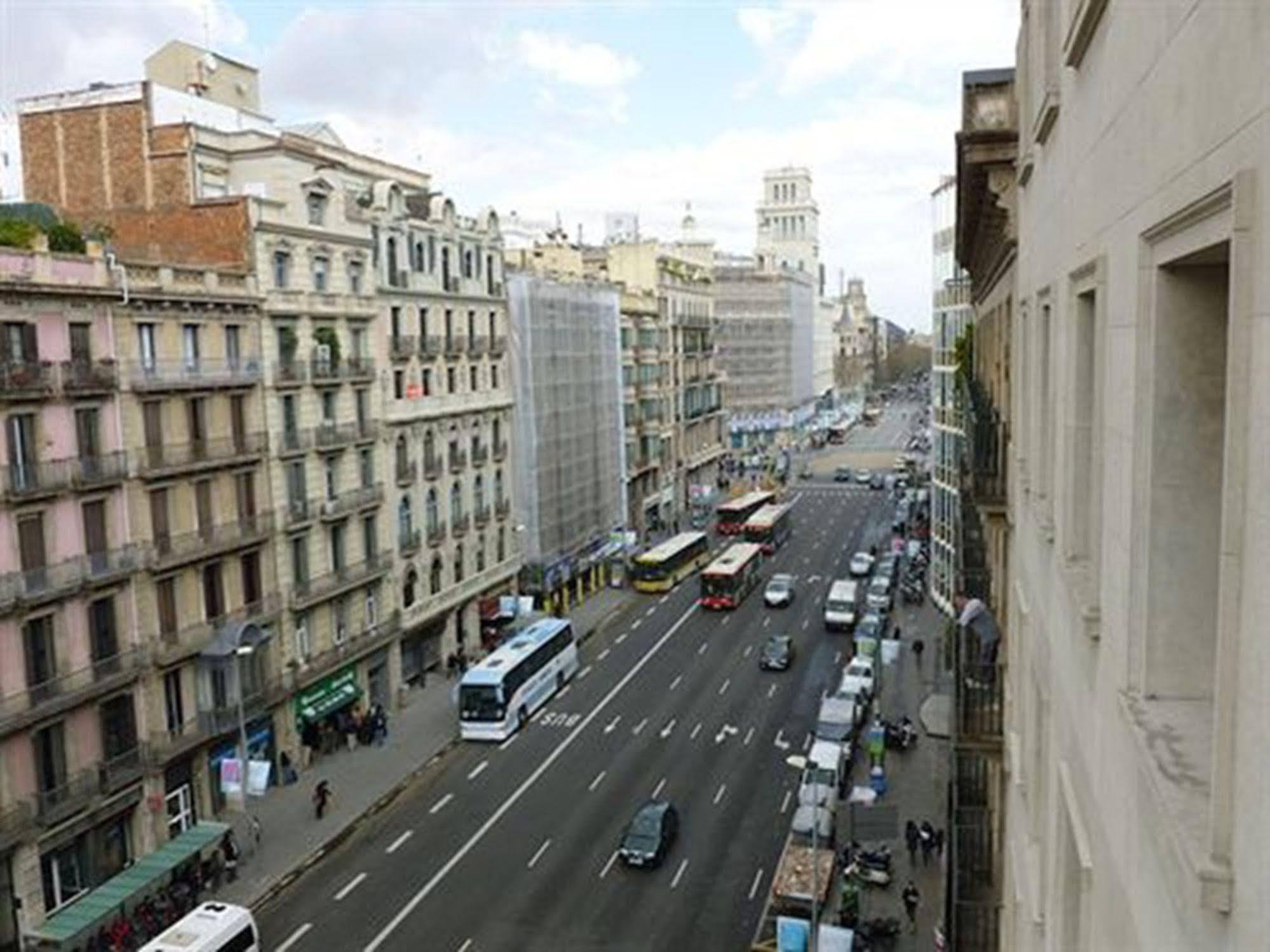 Super Balmes Guest House Barcelona Bagian luar foto