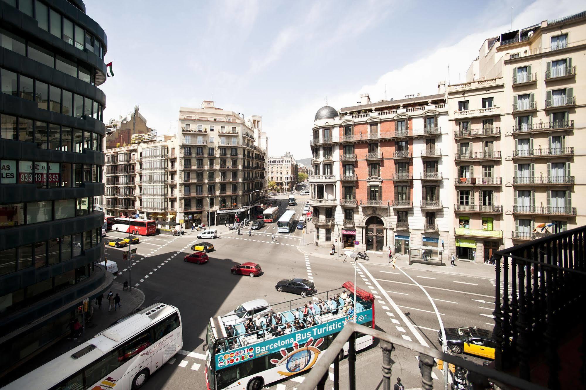 Super Balmes Guest House Barcelona Bagian luar foto