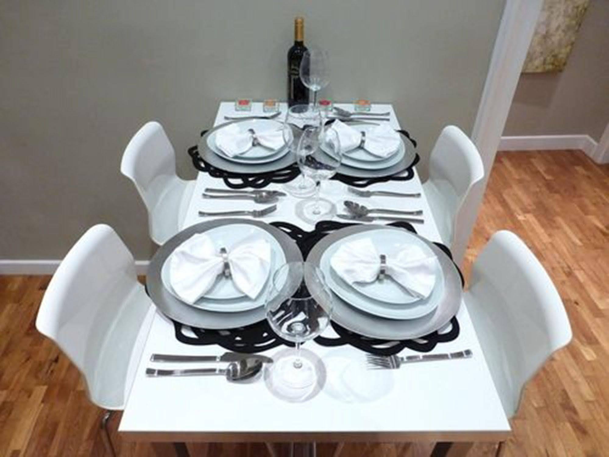 Super Balmes Guest House Barcelona Bagian luar foto