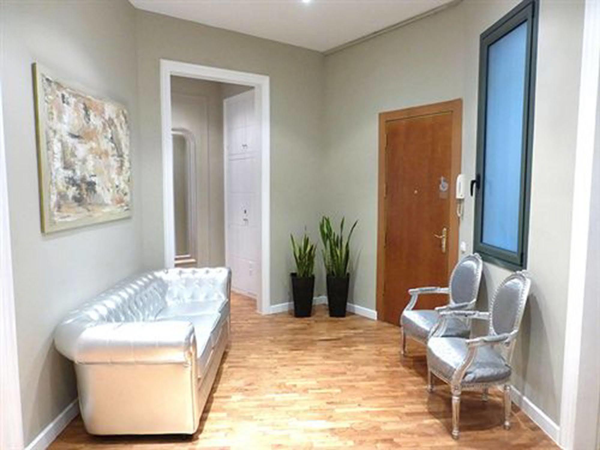 Super Balmes Guest House Barcelona Bagian luar foto