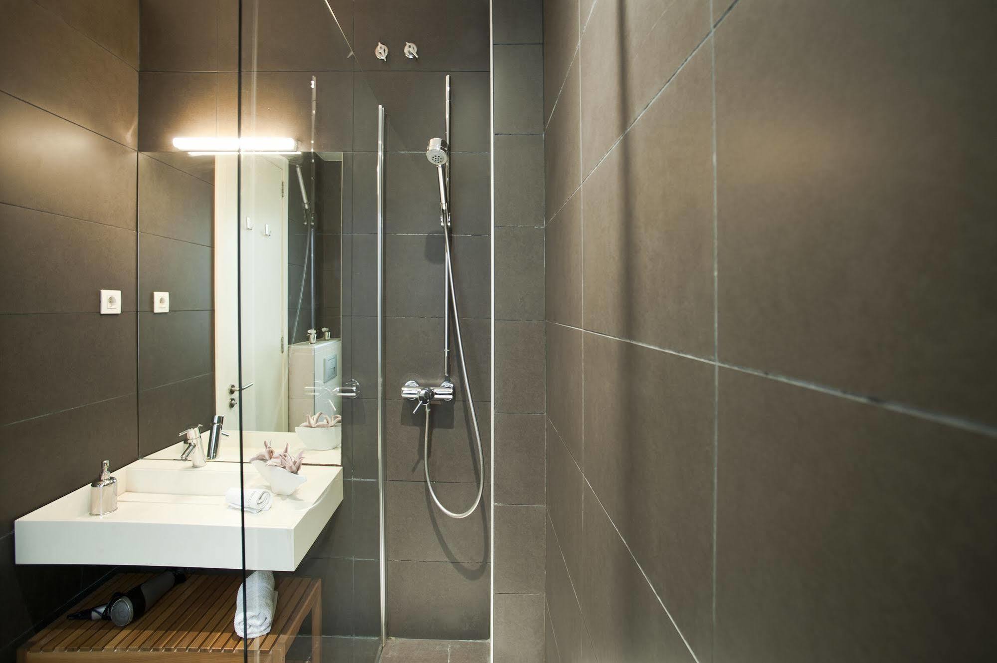 Super Balmes Guest House Barcelona Bagian luar foto
