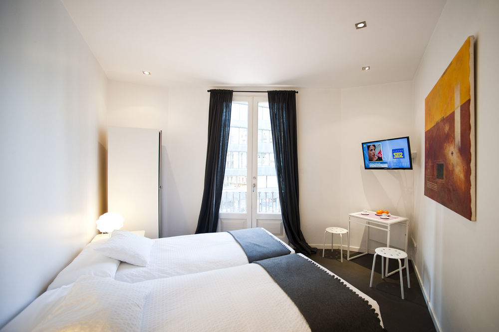 Super Balmes Guest House Barcelona Bagian luar foto