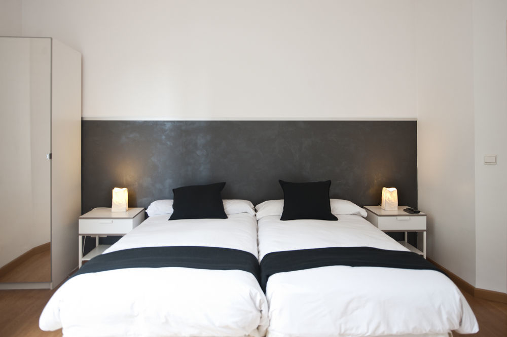 Super Balmes Guest House Barcelona Bagian luar foto